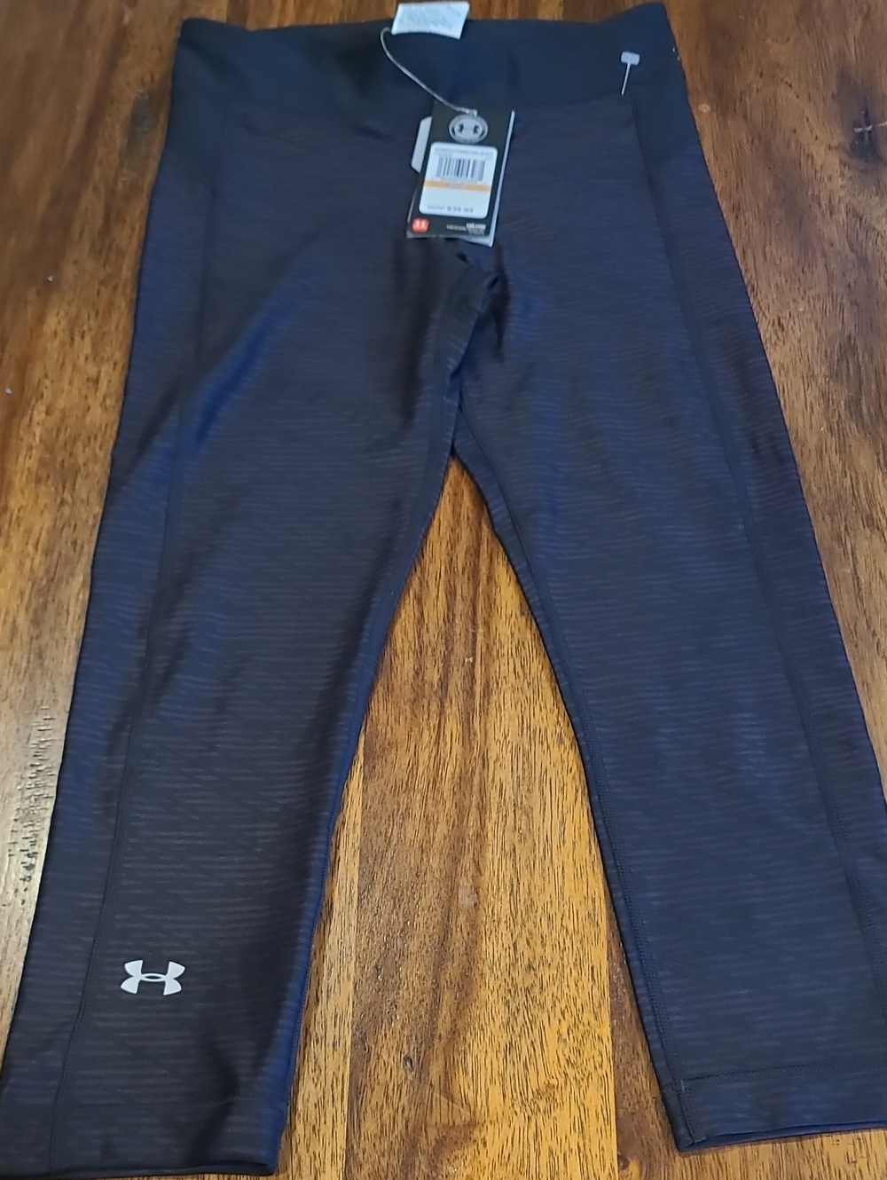 Under Armour capris Womens Small.  New